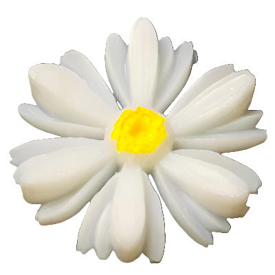 White flower with a yellow center on a white background, 25mm