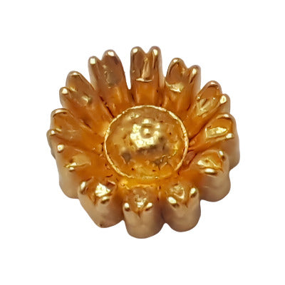 Small daisy plastic flat back, 10mm.