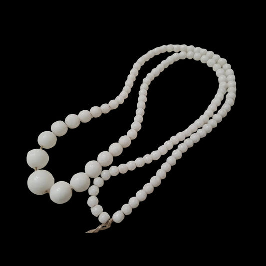 White graduated glass bead necklace 17 inch no clasp smooth beads 4mm to 9mm Czechoslovakia