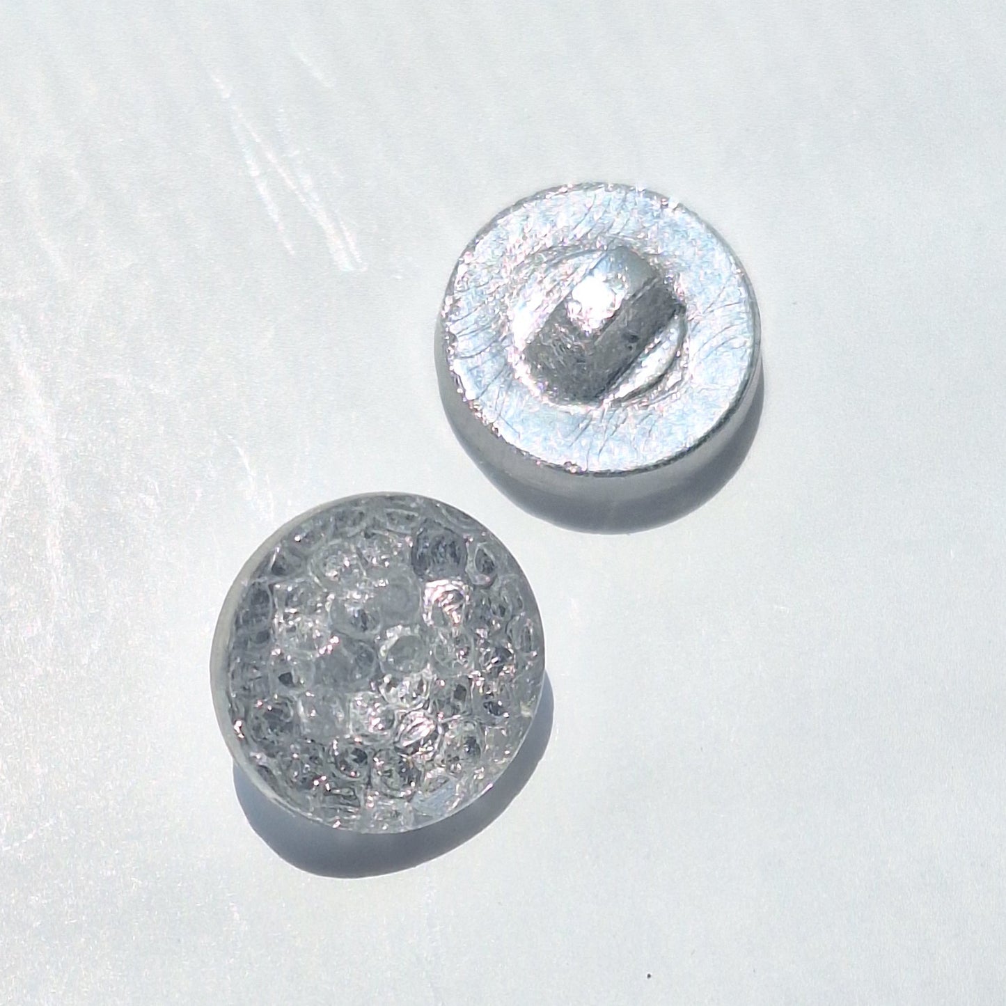 Clear silver-back mirrored glass button with crackle-textured surface; back view shows self-shank, 11.4mm/18L.