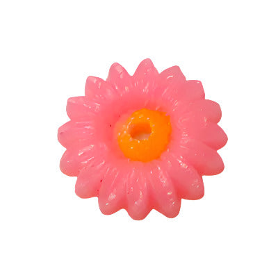 Hand-painted plastic flat back Shasta daisy with pink petals and yellow center, 17mm.