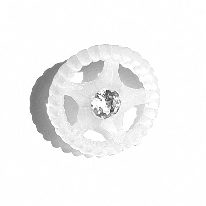Crystal matte star-in-wheel plastic button with openwork rim and central glass rhinestone, 14mm.