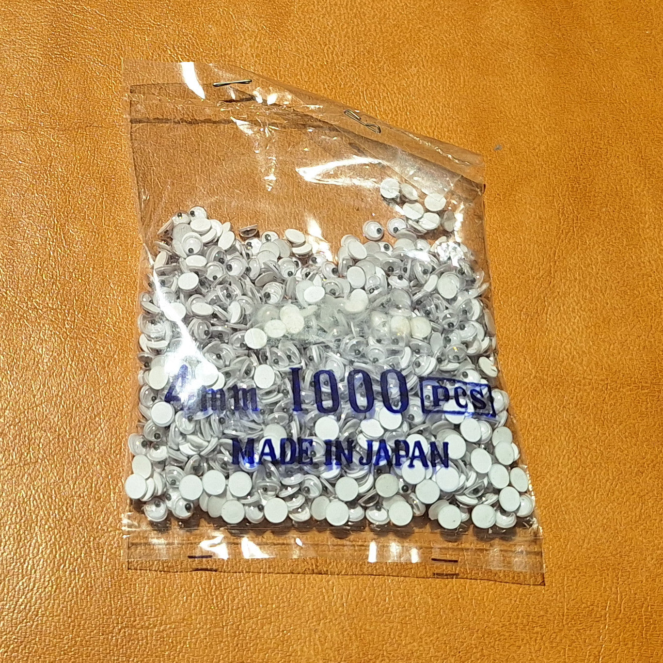 Bag of 1000 4mm flat back plastic eyes with ball pupil from Japan.