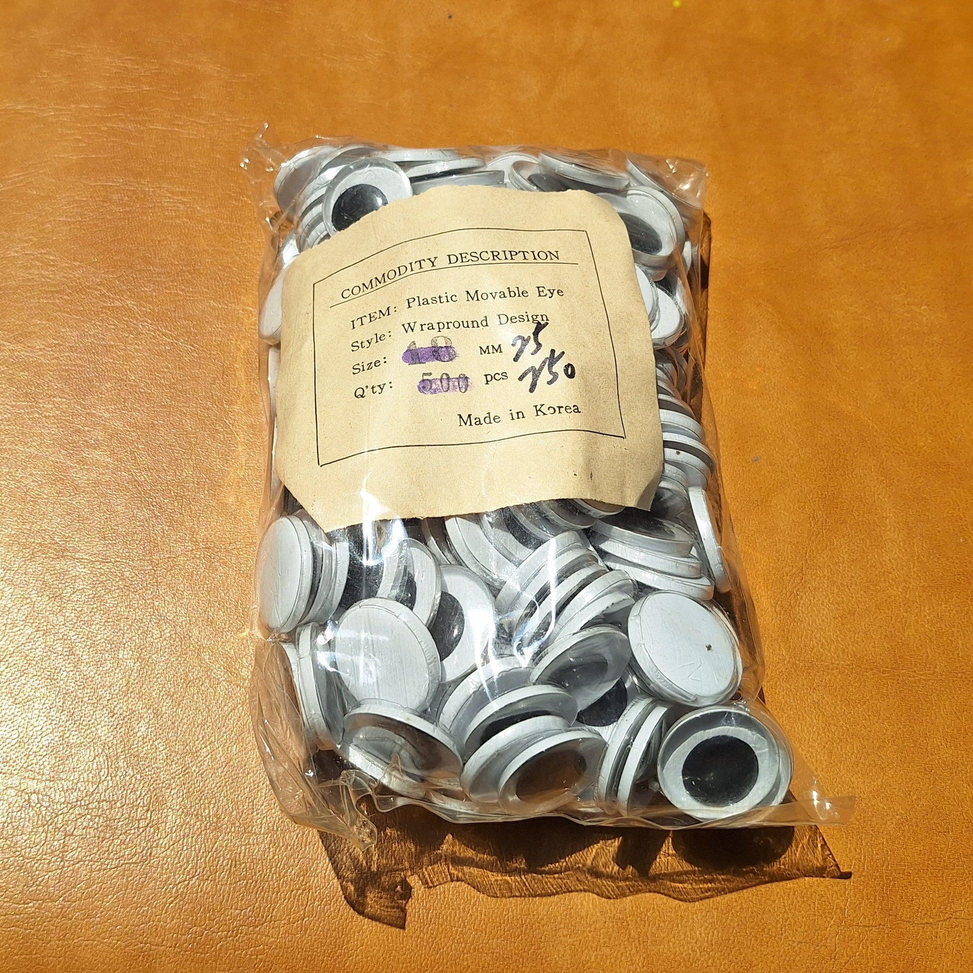 Bag of 250 25mm plastic moveable flat back eyes from Korea.