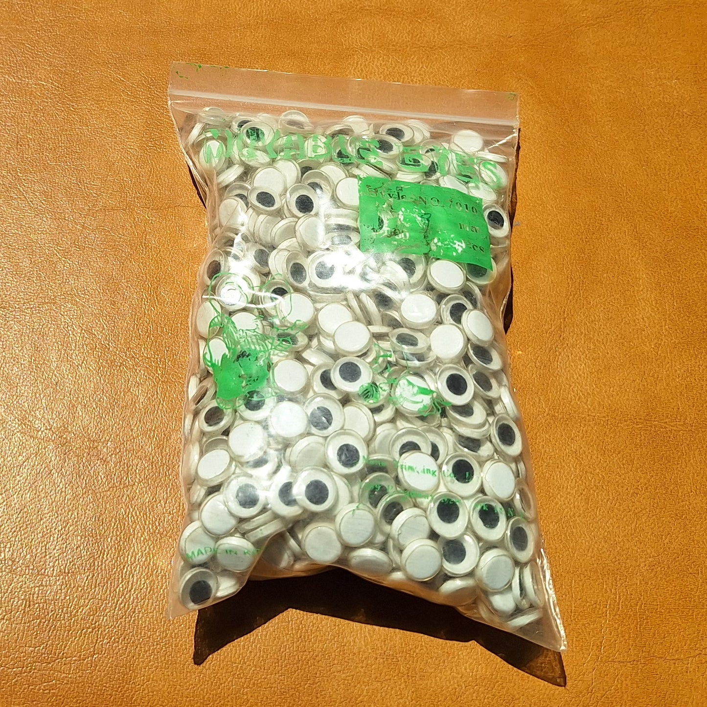 Bag of 1000 9mm plastic moveable flat back eyes from Korea.
