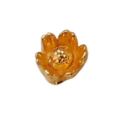 Tiny daisy plastic flat back metalized in gold color. 6mm
